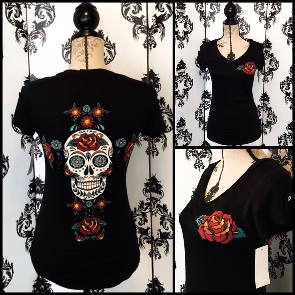 🍀 NWT! Gorgeous Sugar Skull Stretchy V~Neck Top! - Picture 3 of 6